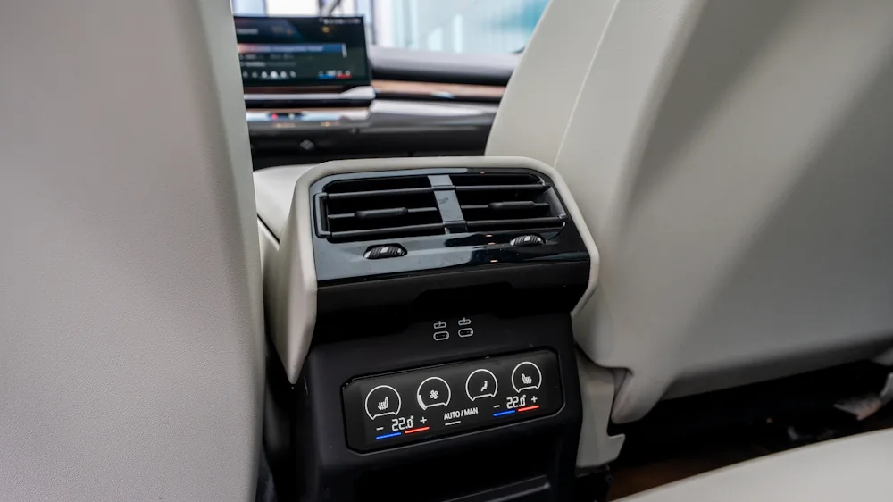 BMW i5 touring climate control takana 2025