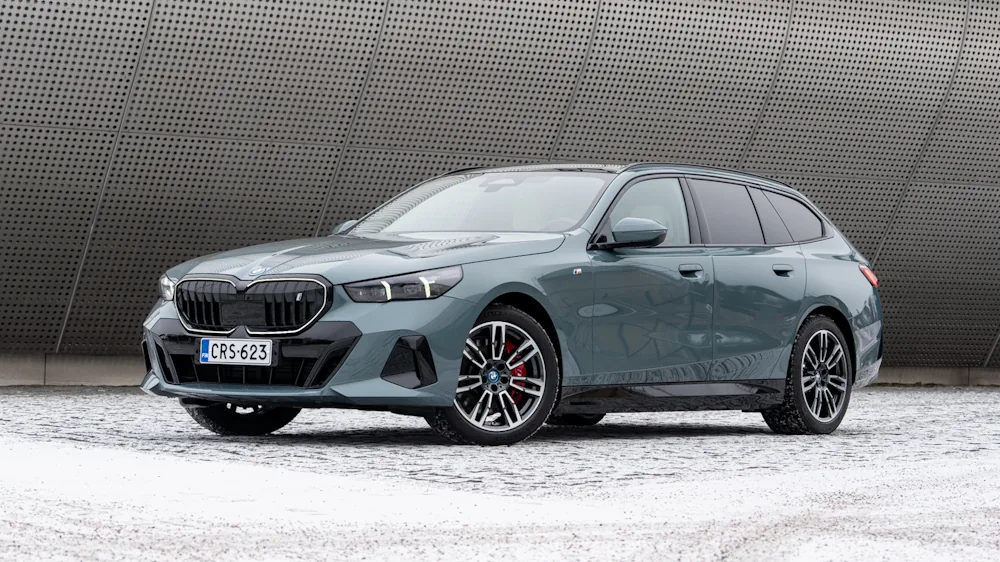 BMW i5 touring front angle 2025