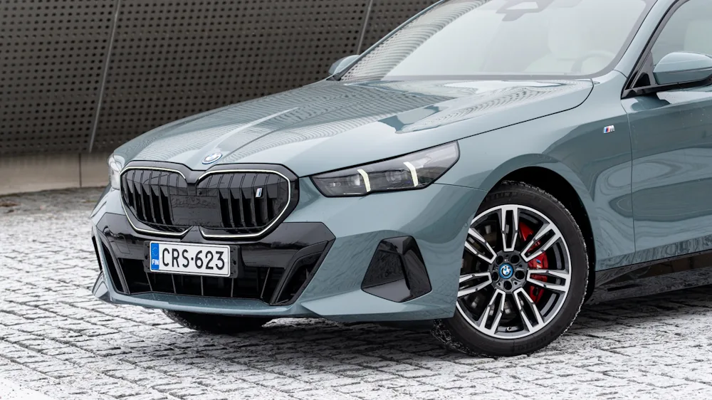 BMW i5 touring front bumper 2025