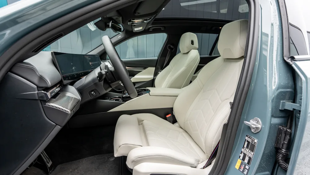 BMW i5 touring front seats 2025