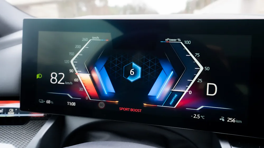 BMW i5 touring instrument cluster boost 2025