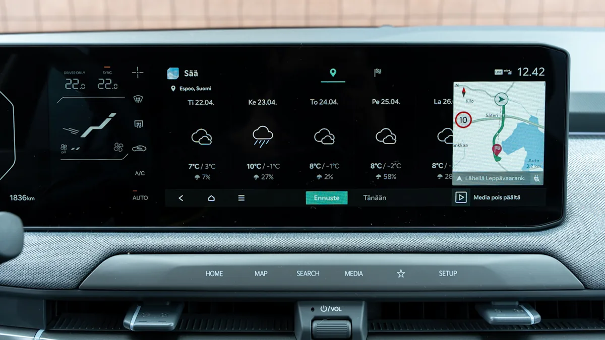 KIA EV3 centre display saaennuste 2025