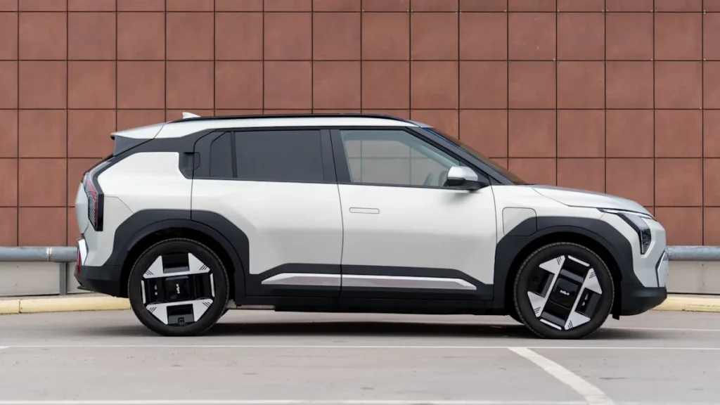 KIA EV3 from the side 2025
