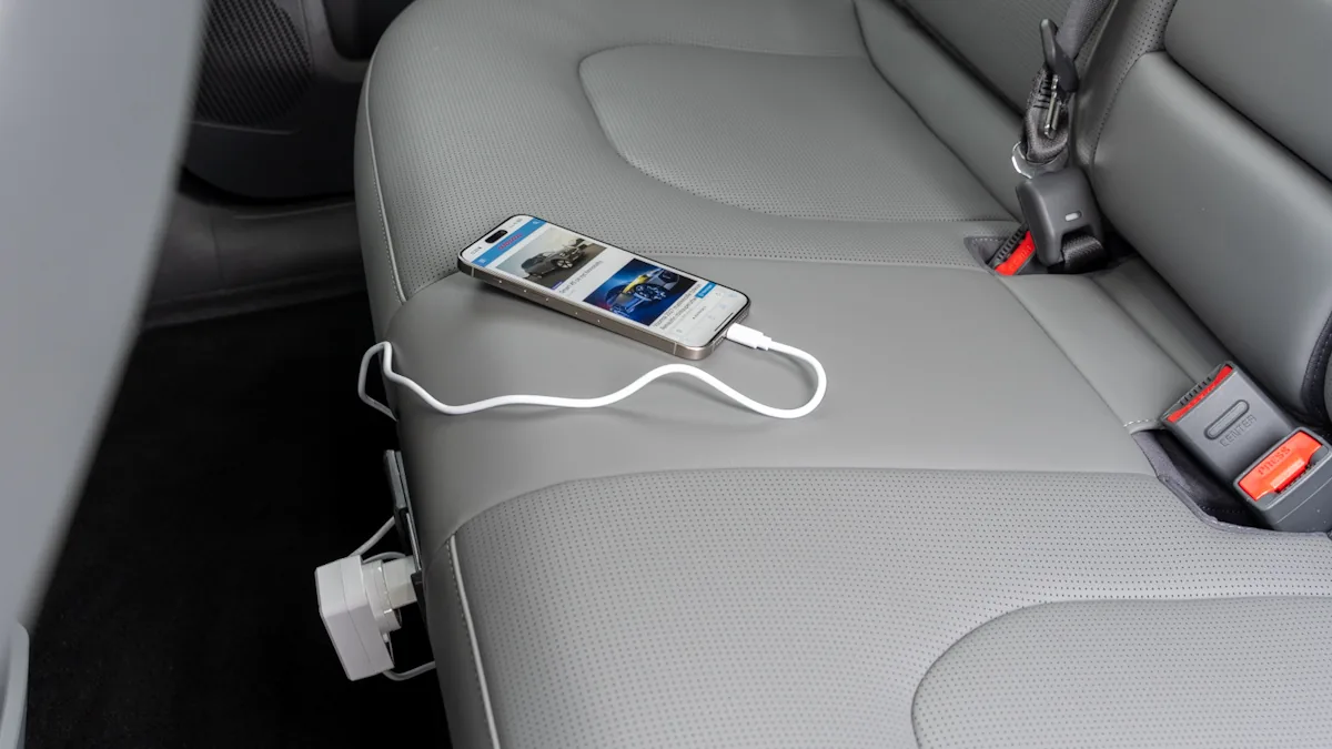 KIA EV3 virtapistoke takaistuin 2025