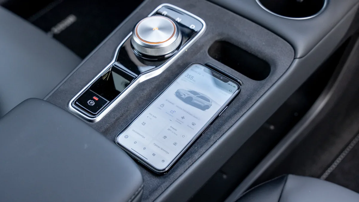 MGS5 EV centre console phone charging 2025