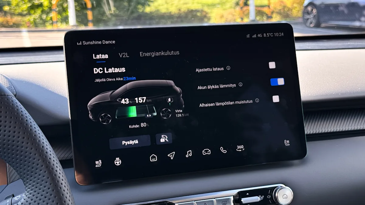 MGS5 EV centre display charging nakyma 2025