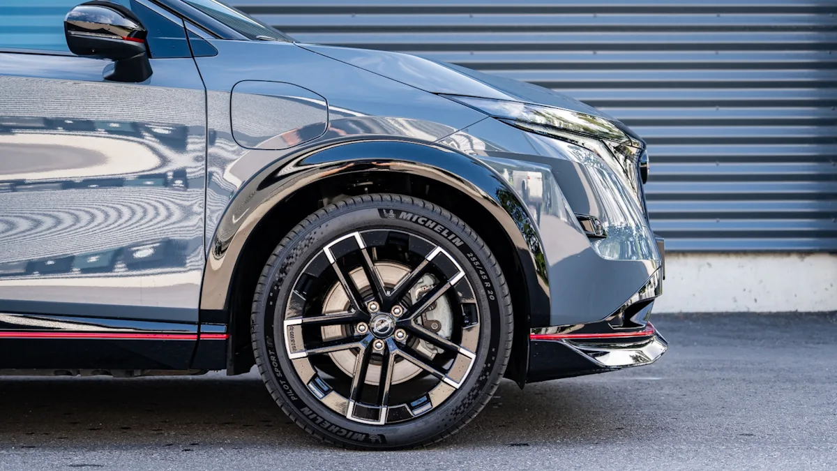 Nissan ariya nismo etuosa 2025