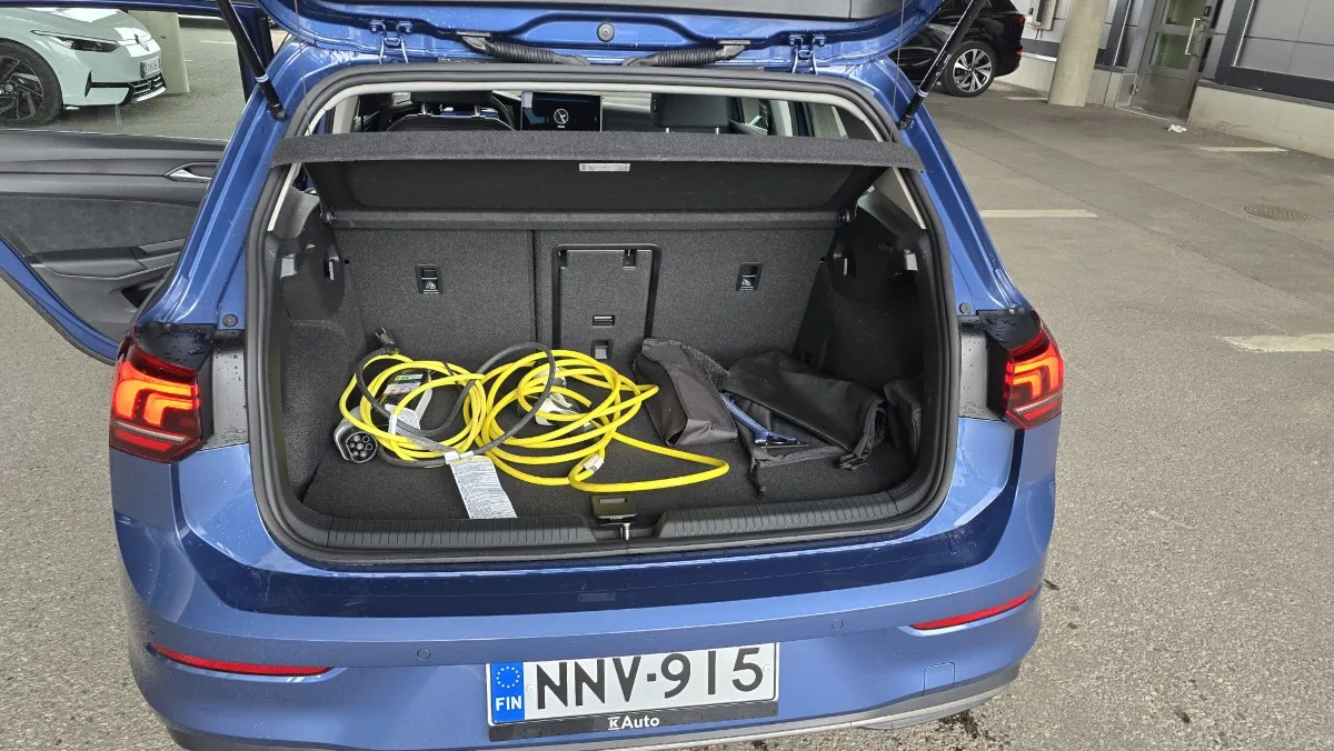 Volkswagen golf ehybrid 2025 boot