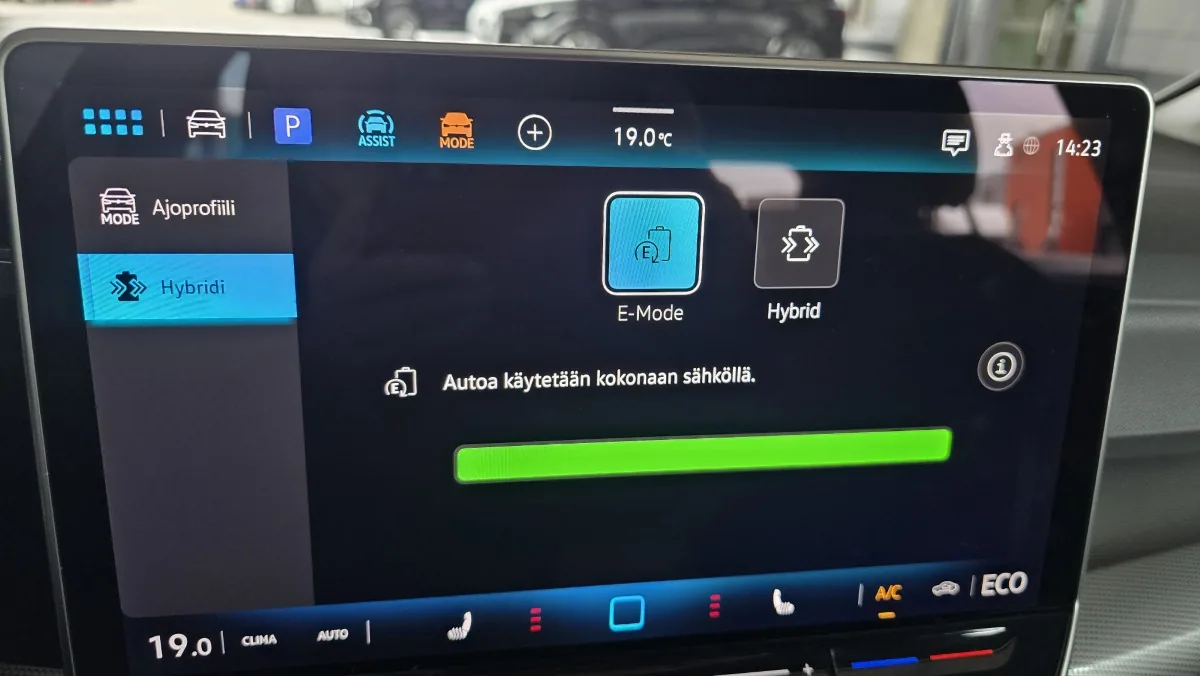 Volkswagen golf ehybrid 2025 centre display