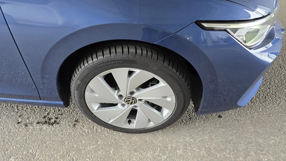 Volkswagen golf ehybrid 2025 front wheel