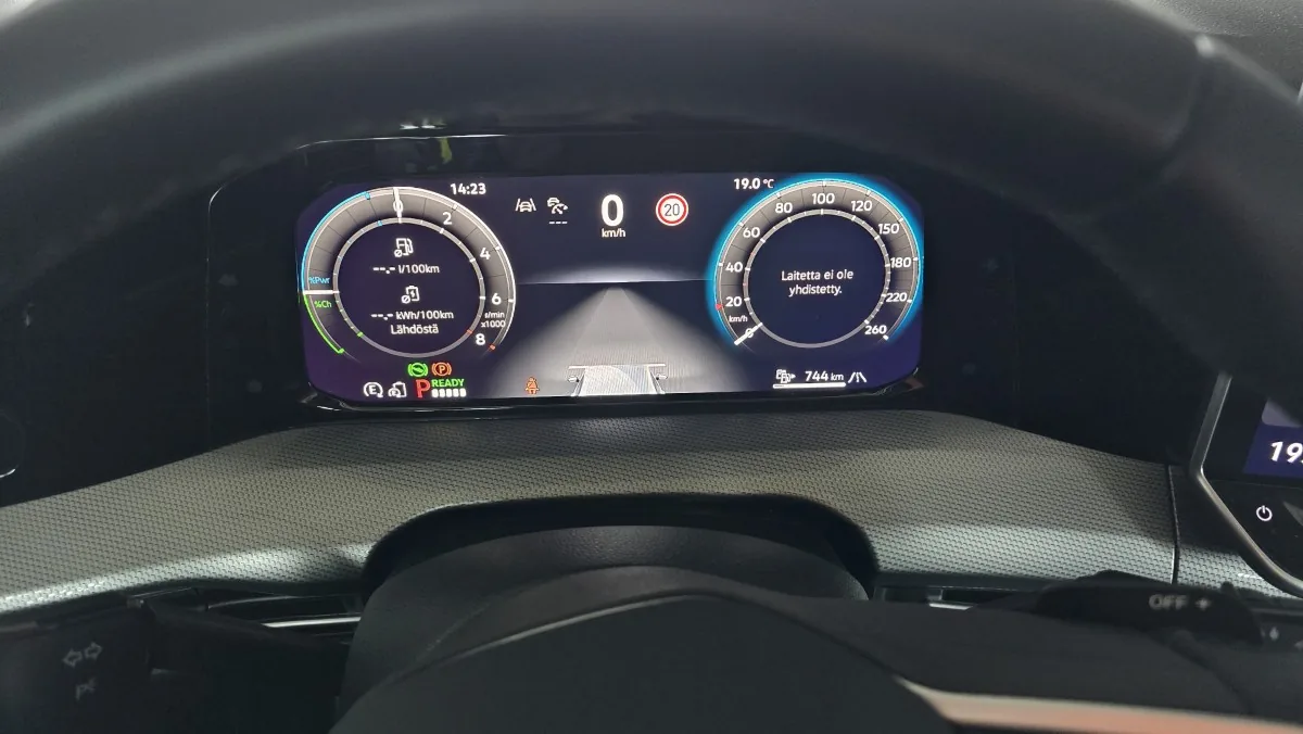 Volkswagen golf ehybrid 2025 instrument cluster