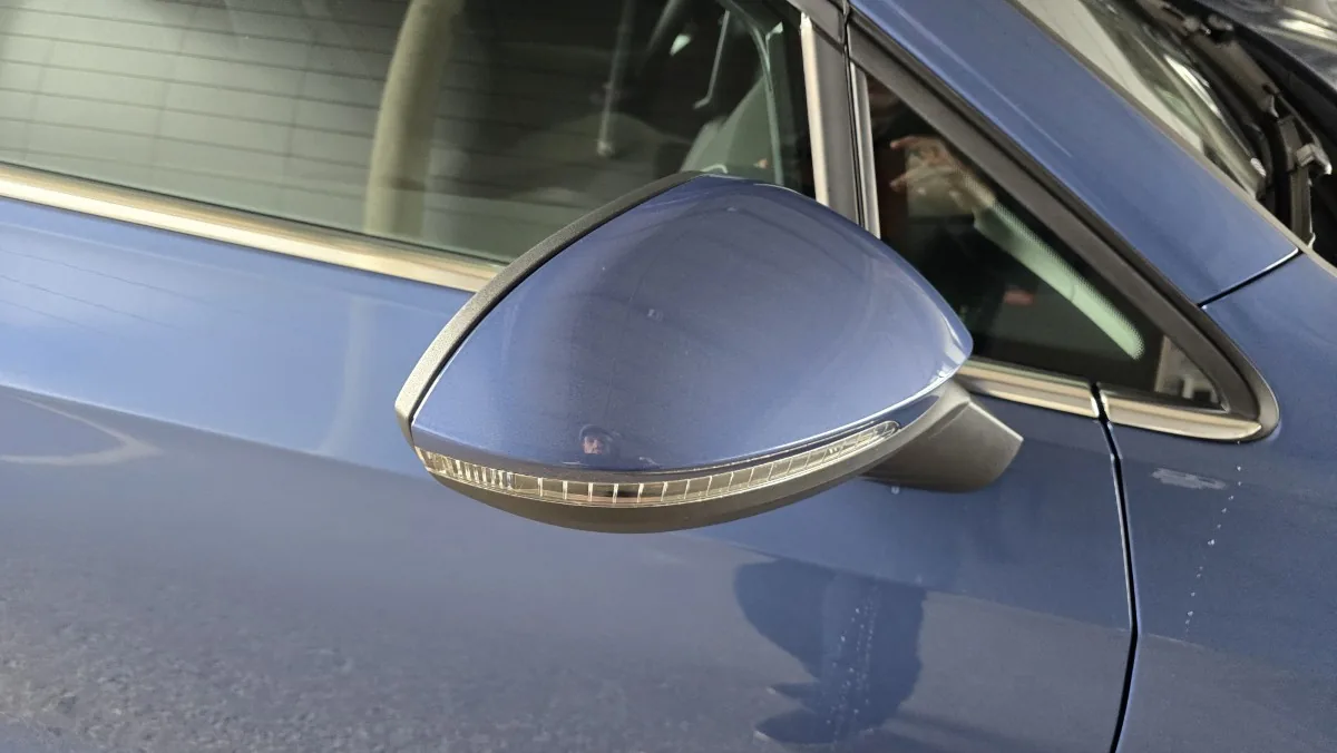 Volkswagen golf ehybrid 2025 side mirror