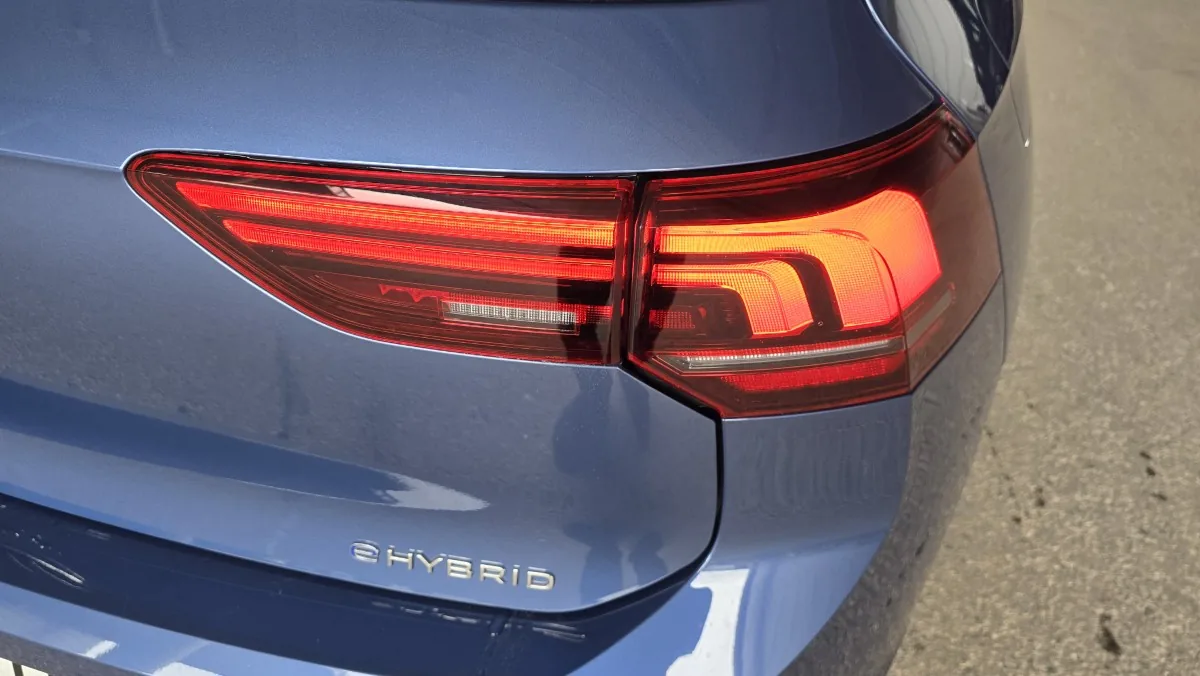 Volkswagen golf ehybrid 2025 tail light