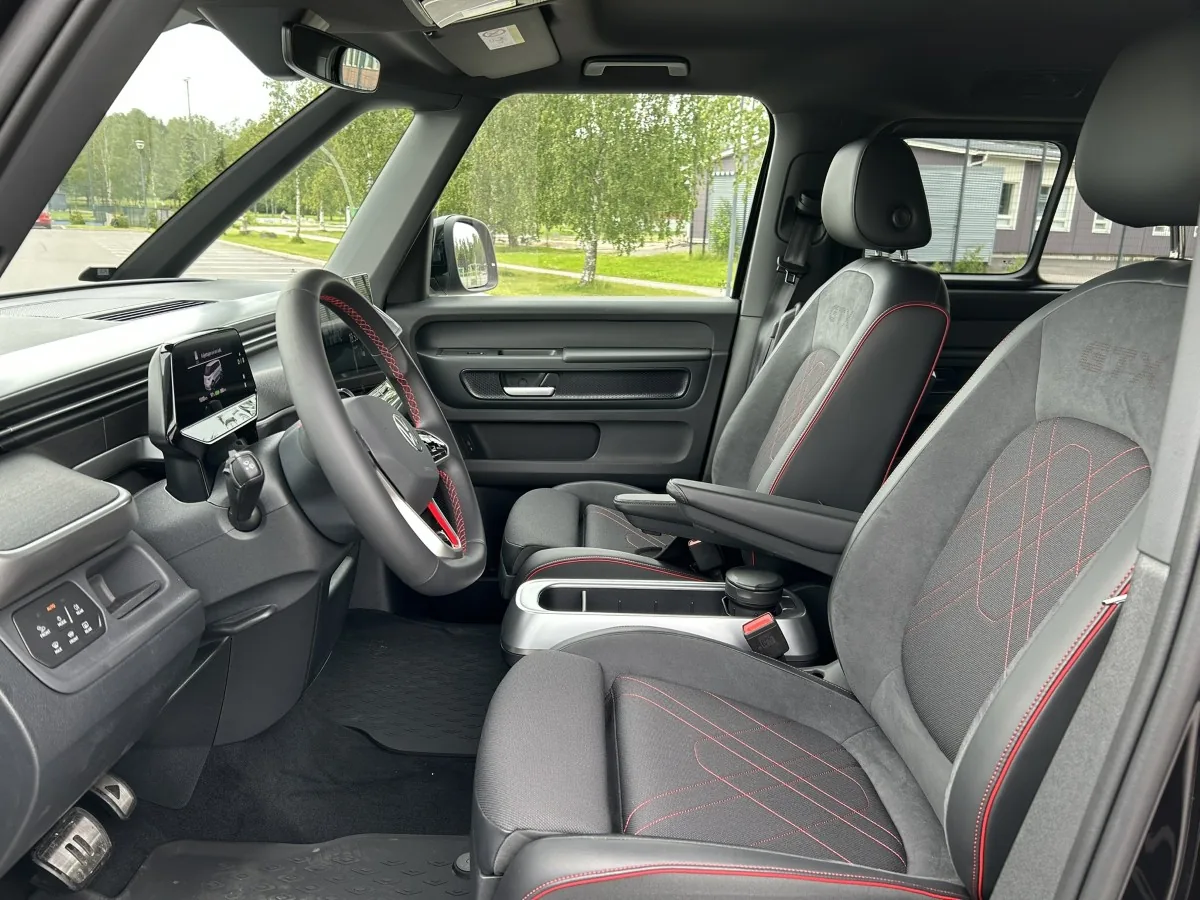 Volkswagen ID buzz 2025 front seats