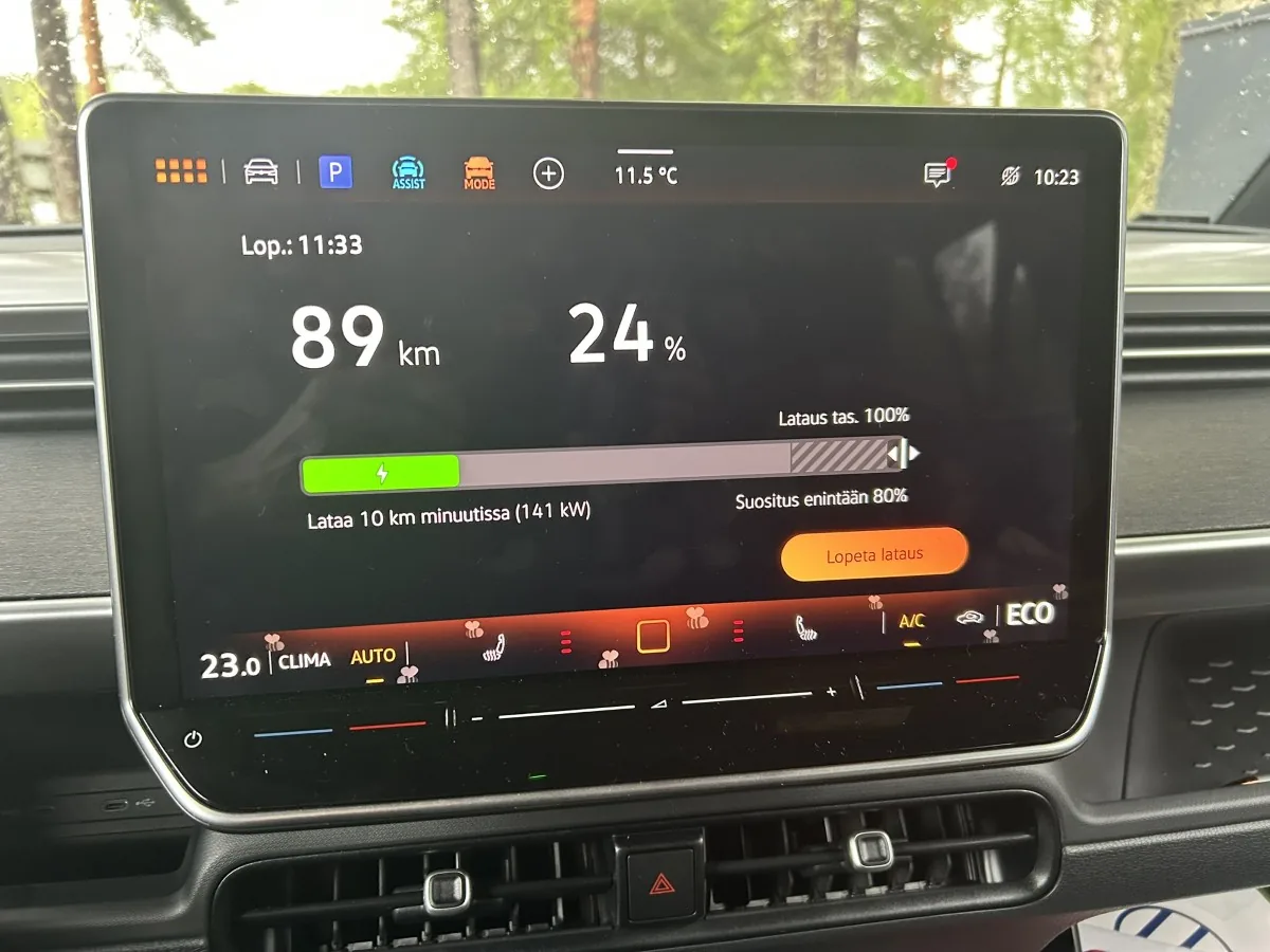 Volkswagen ID buzz 2025 latausnaytto